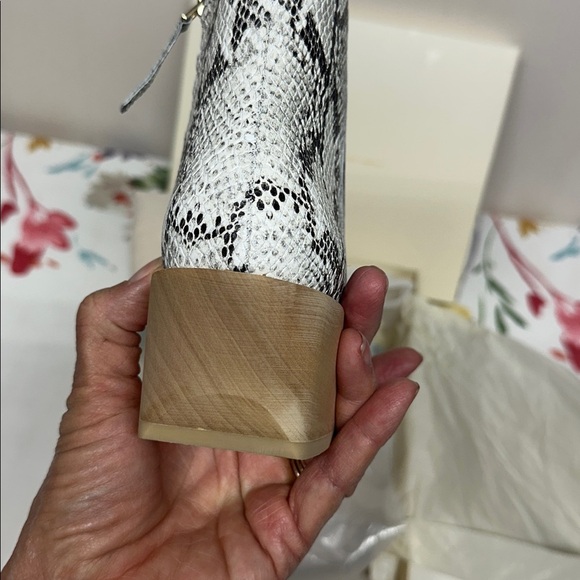 Vince Camuto Imagine IM-Quiana Leather Snakeskin Pattern Ankle Boots withDustbag - Picture 3 of 12